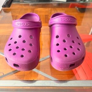 dark pink crocs unisex